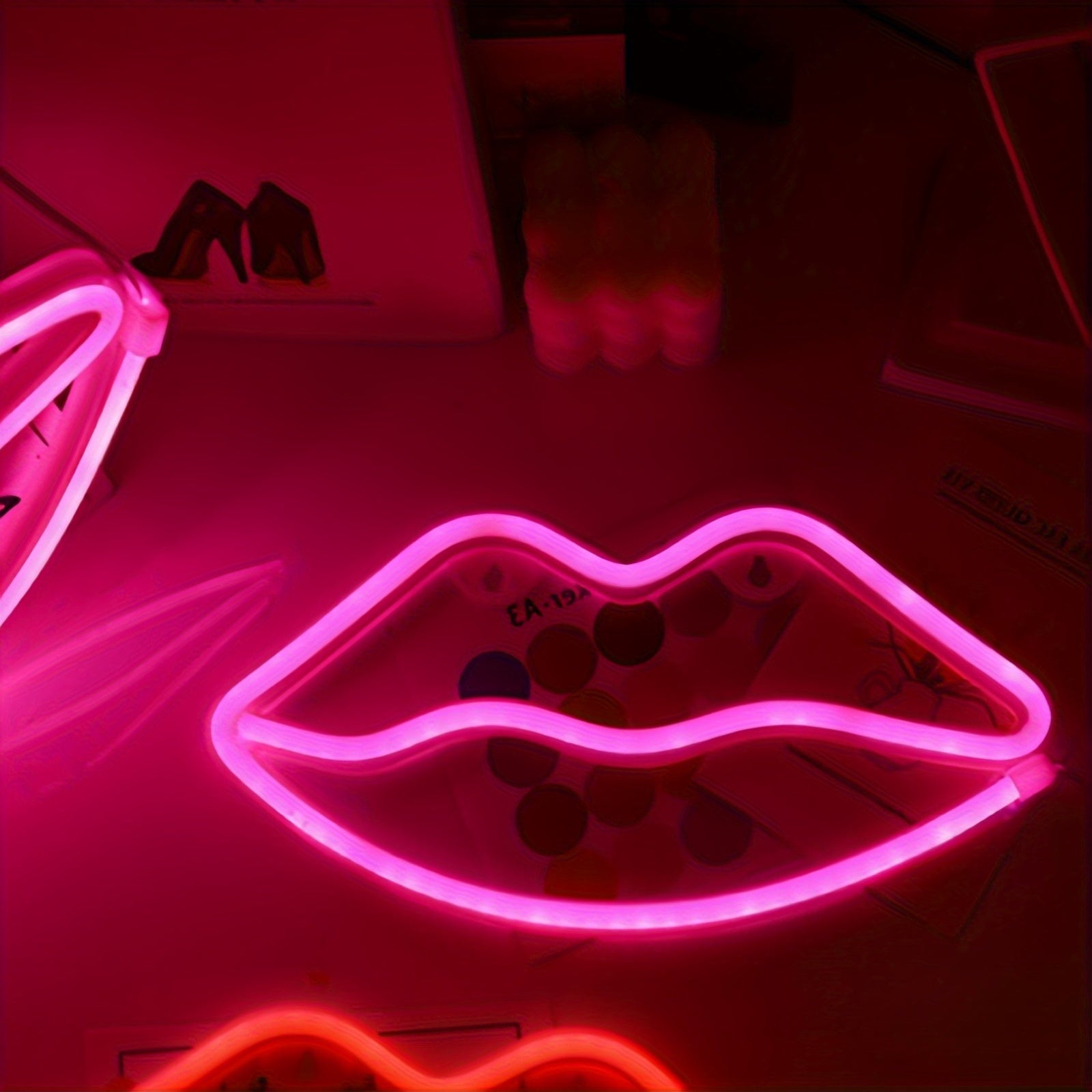 GlowLips - Neon Pink LED Wall Lamp for Valentine's Day