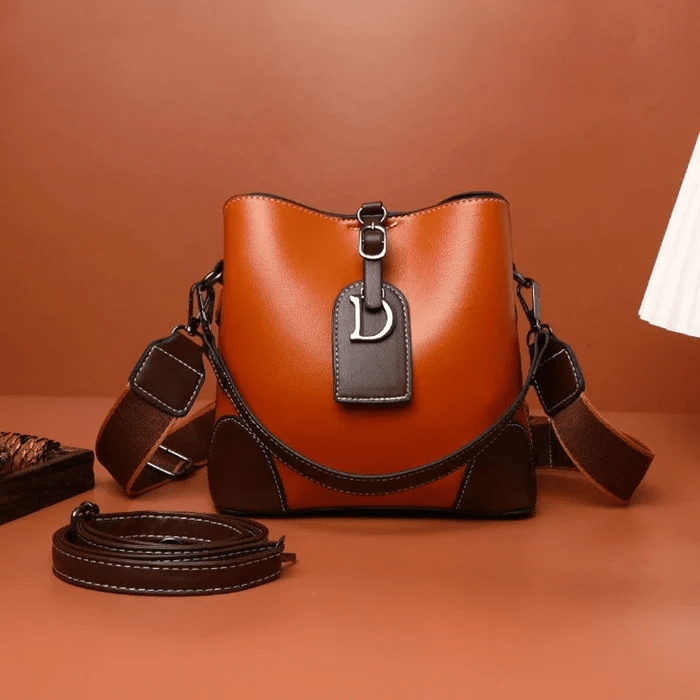 LuxeCarry - Elegant Leather Shoulder Bag with Lots of Space