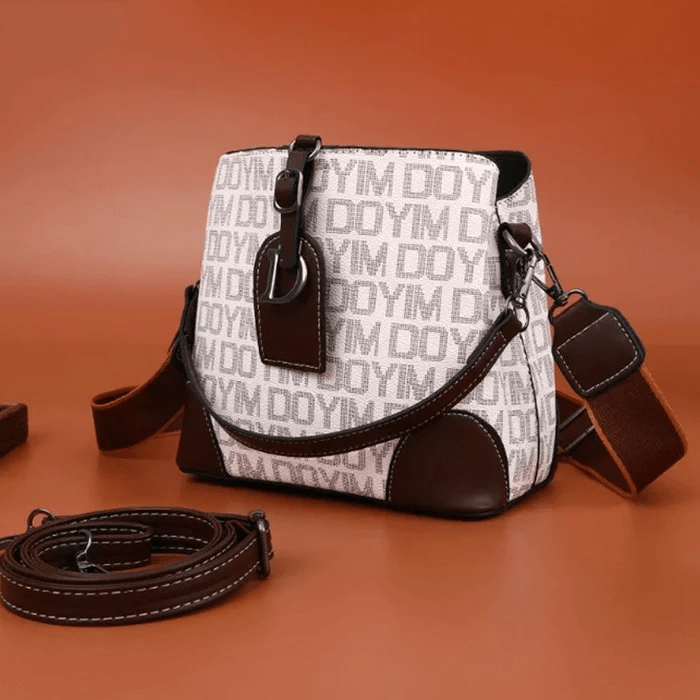 LuxeCarry - Elegant Leather Shoulder Bag with Lots of Space