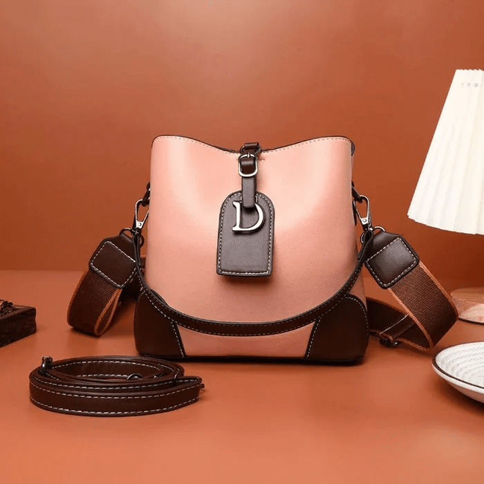 LuxeCarry - Elegant Leather Shoulder Bag with Lots of Space