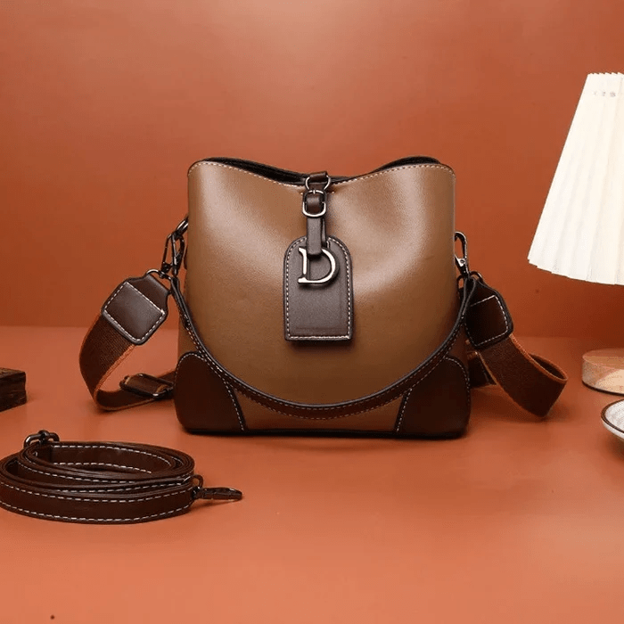 LuxeCarry - Elegant Leather Shoulder Bag with Lots of Space