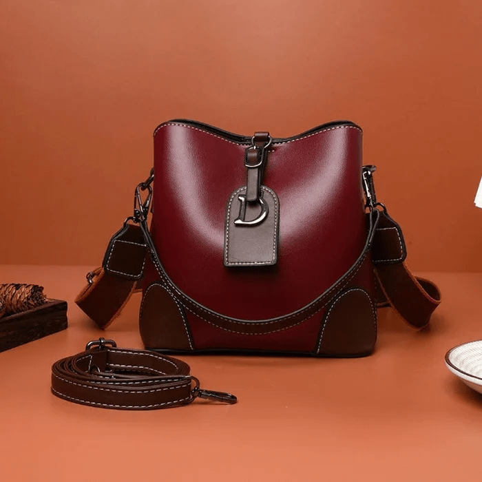 LuxeCarry - Elegant Leather Shoulder Bag with Lots of Space