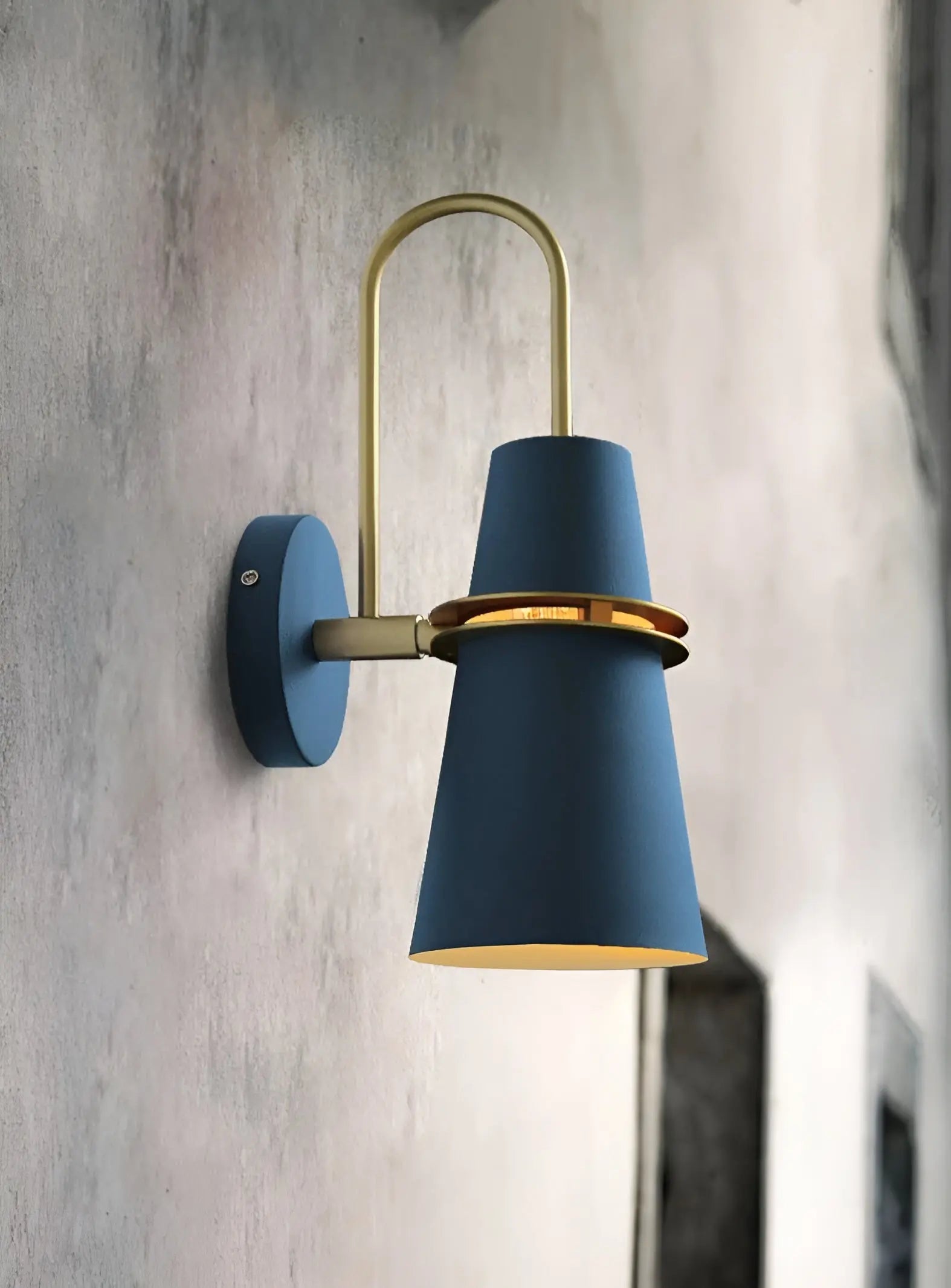 Retro Elegance Wall Lamp - EliteAura Luxury Lighting