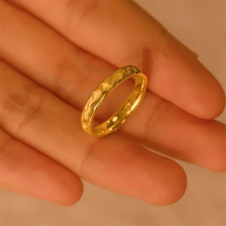 Elegant Sienna Gold Wedding Ring