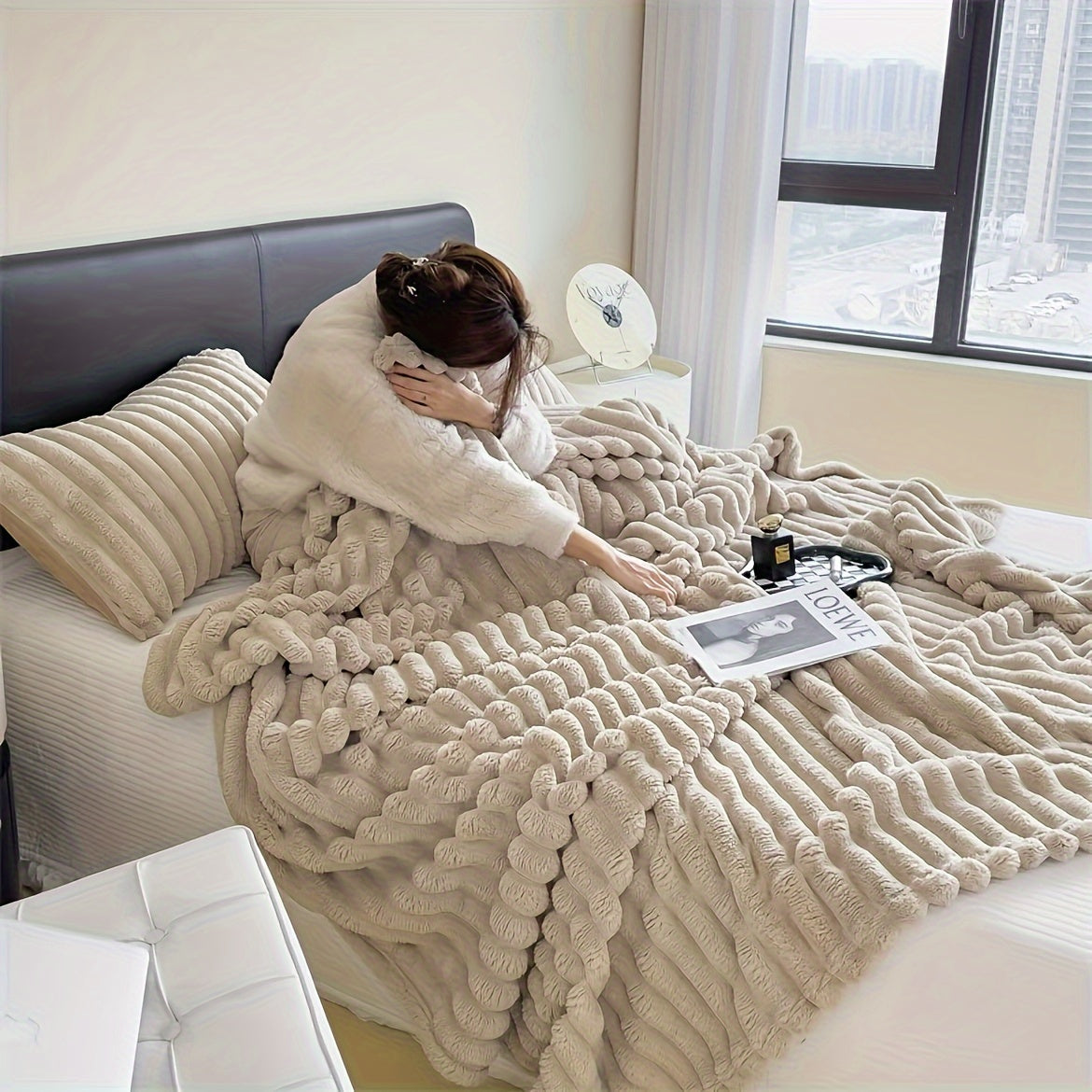 LuxeFleece – Elegant French Style Blanket for Comfort