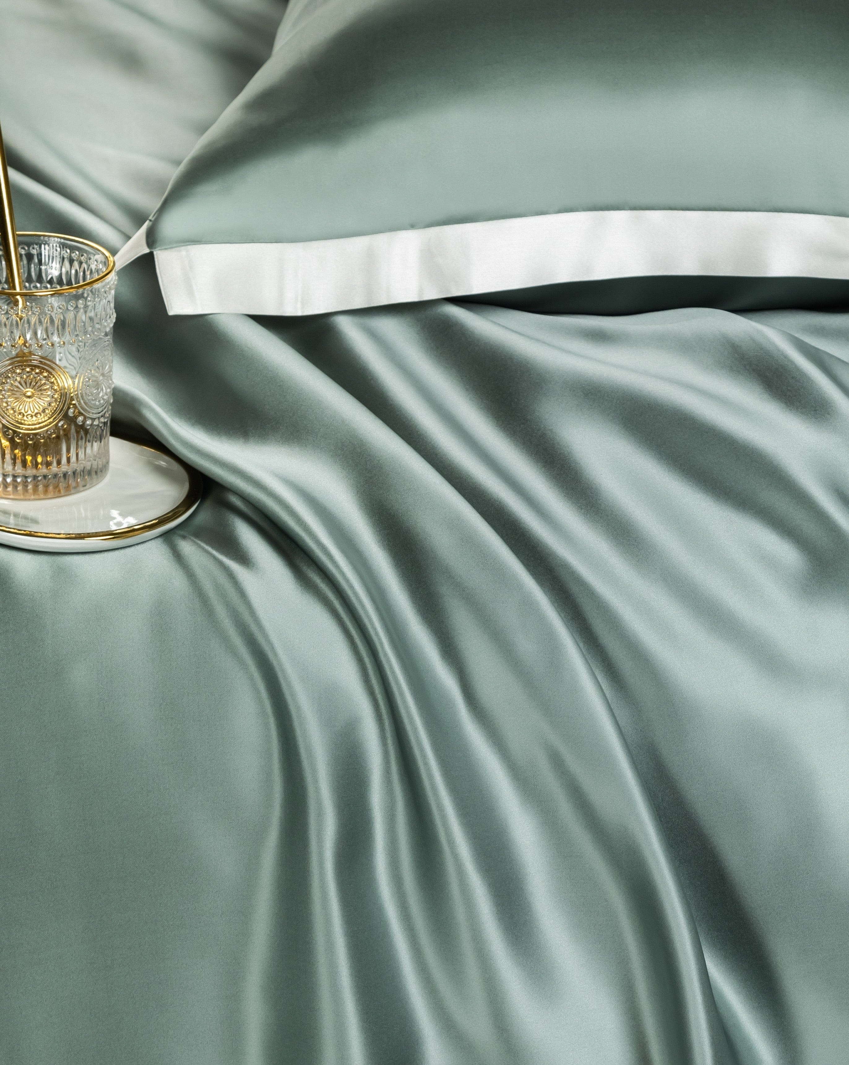 Premium Mulberry Silk Bedding Set – Luxury and Comfort