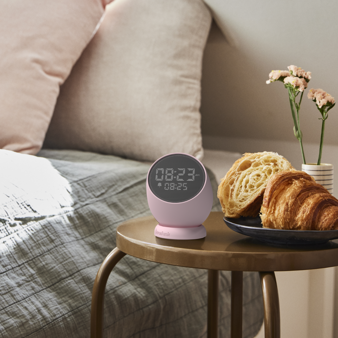 SmartWake - Wireless alarm clock with touchscreen and gyro sensor