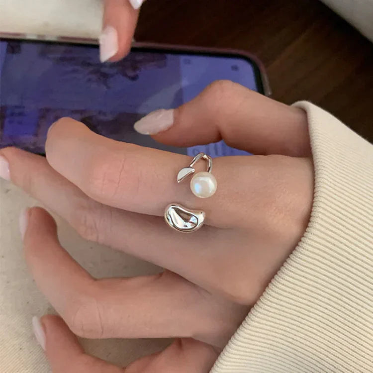 Elin Adjustable Pearl Ring - Stylish and Elegant