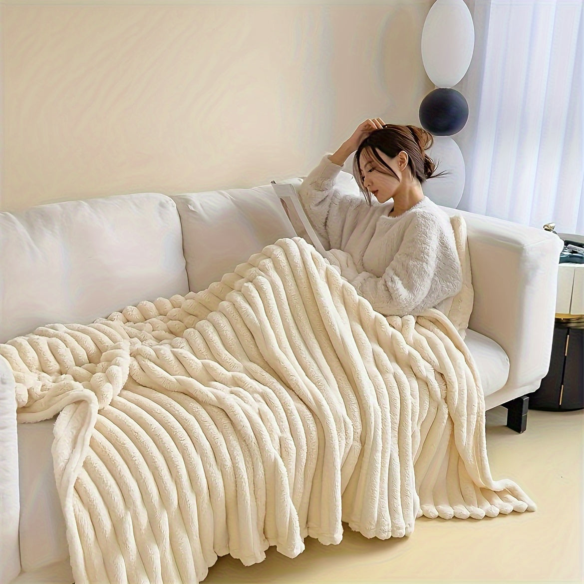 LuxeFleece – Elegant French Style Blanket for Comfort