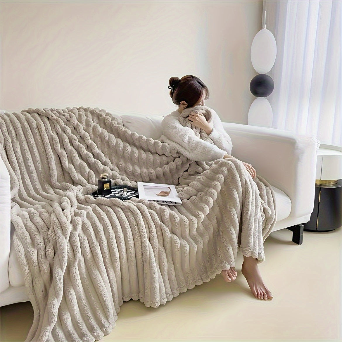 LuxeFleece – Elegant French Style Blanket for Comfort