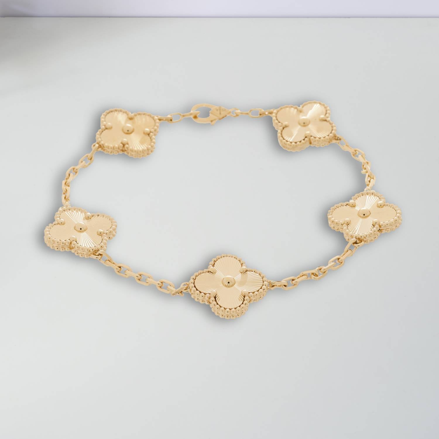 Golden Clover Jewelry Set – Necklace, Bracelet & Earrings