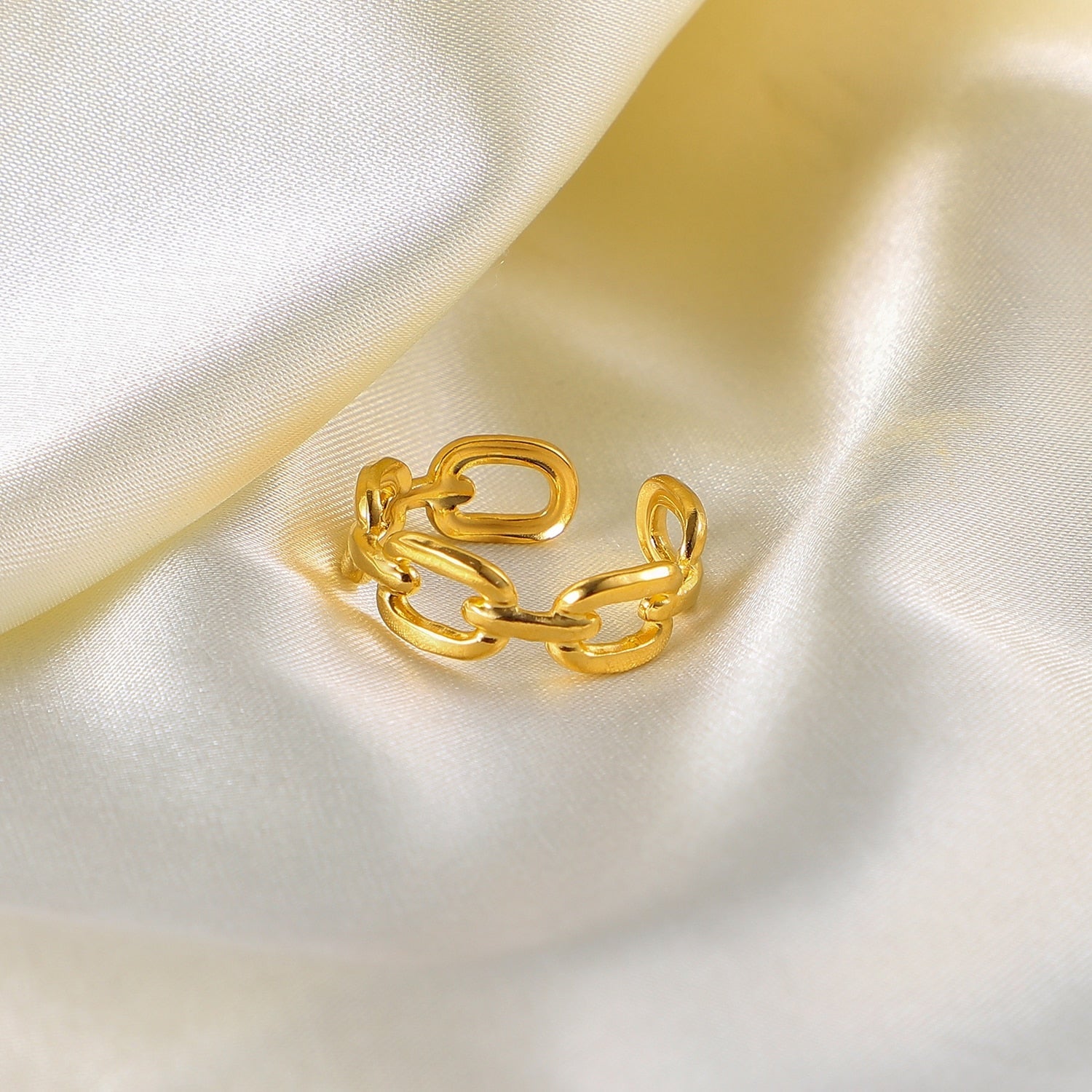 NexaTwist - Trendy Twisted Ring Link