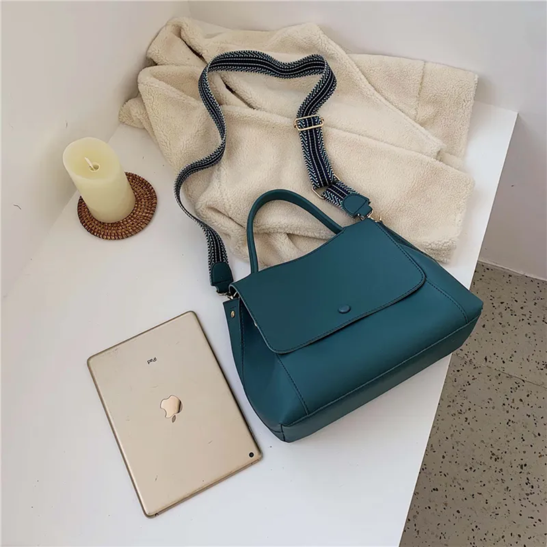 Karen Messenger - Fashionable and Practical Shoulder Bag