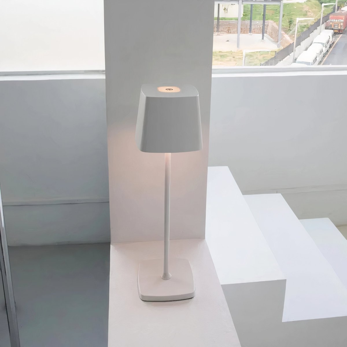 Gleam - Luxurious Wireless Table Lamp with 20 Hours of Lighting
