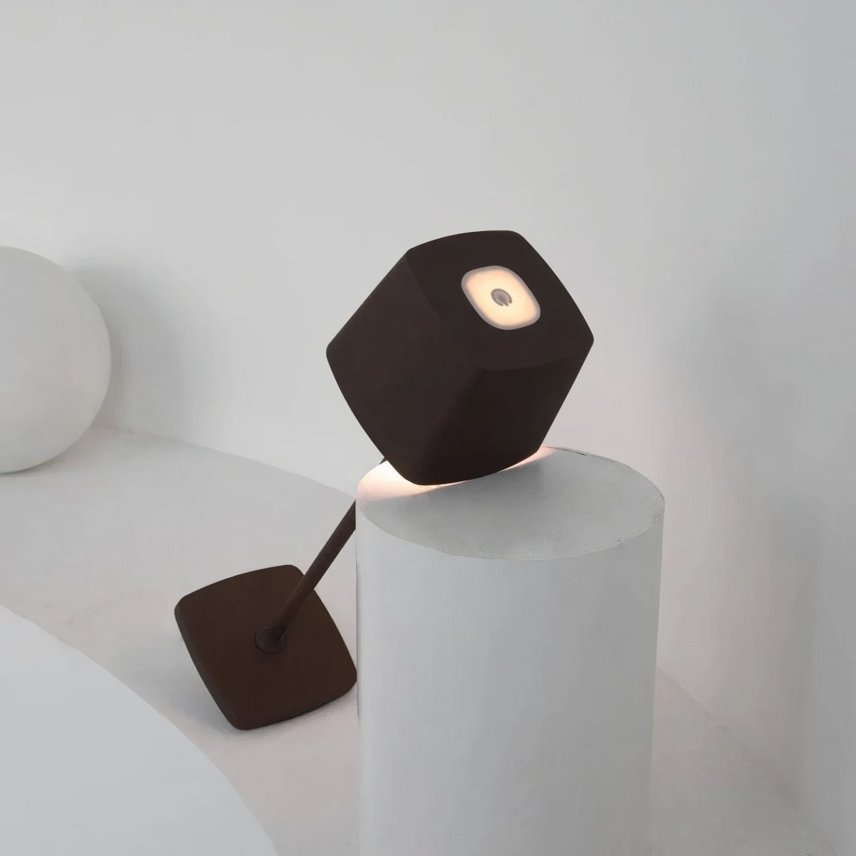 Gleam - Luxurious Wireless Table Lamp with 20 Hours of Lighting