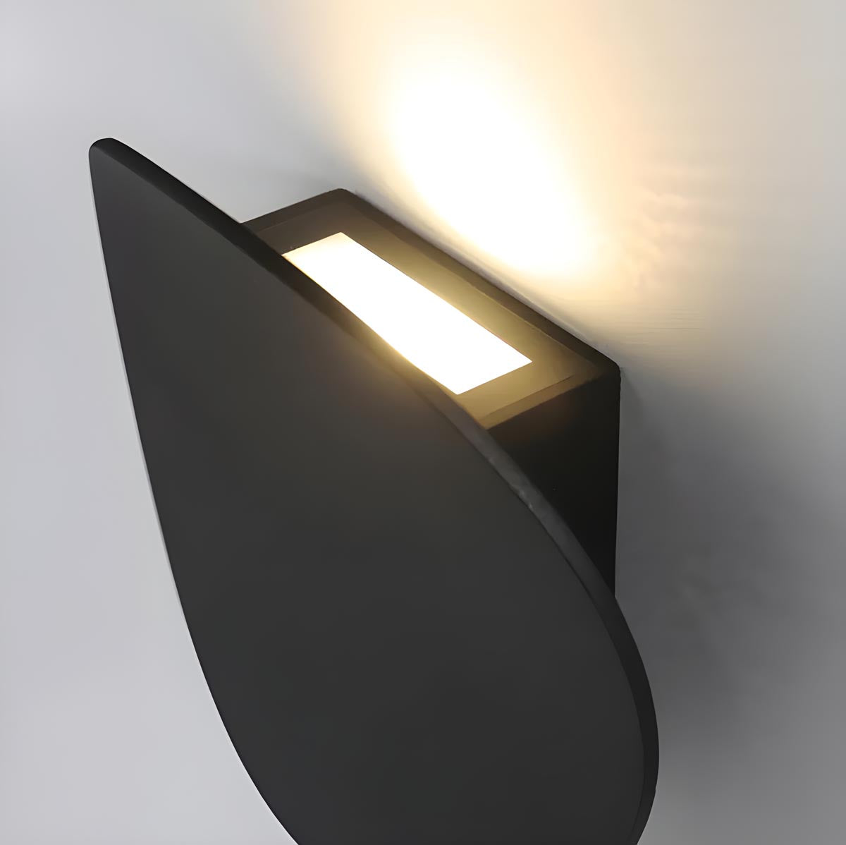DuskGlow - Elegant Vägglampa för Stämningsfull Belysning