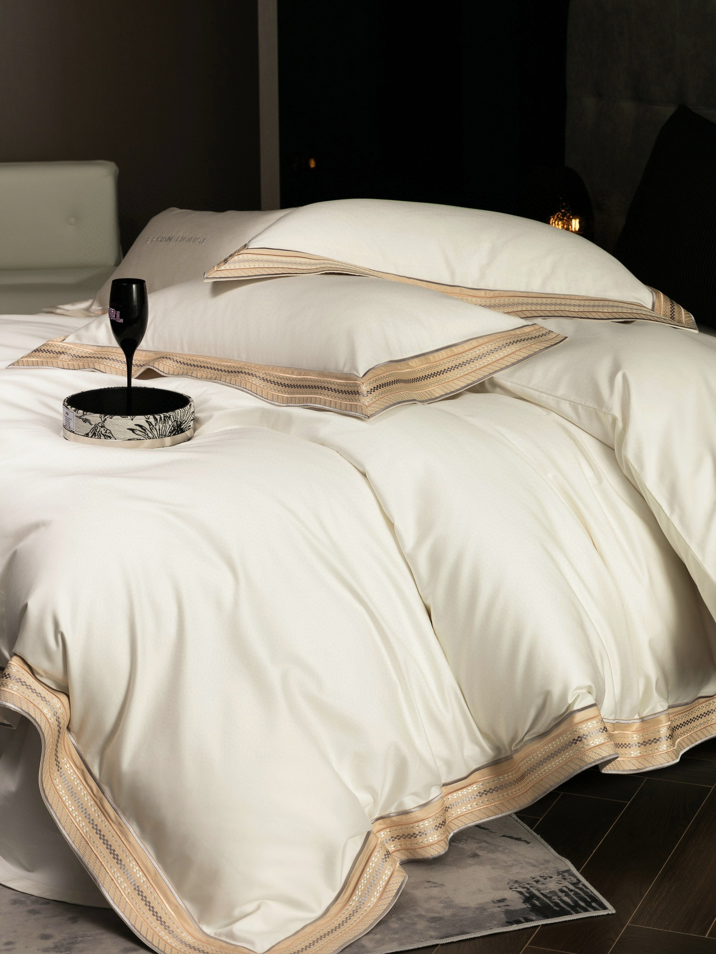 Montserrat - Luxurious Egyptian Cotton Duvet Cover Set