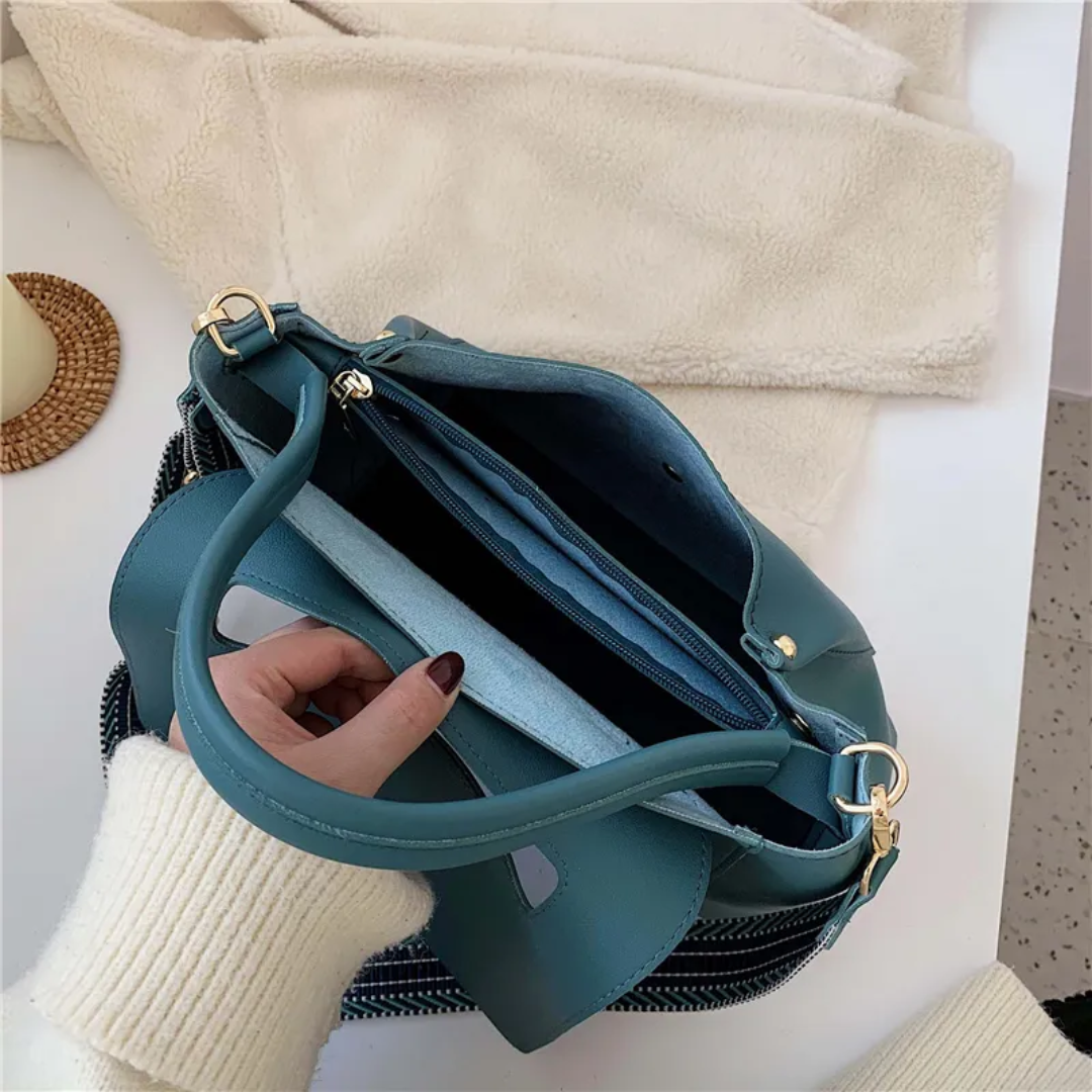 Karen Messenger - Fashionable and Practical Shoulder Bag