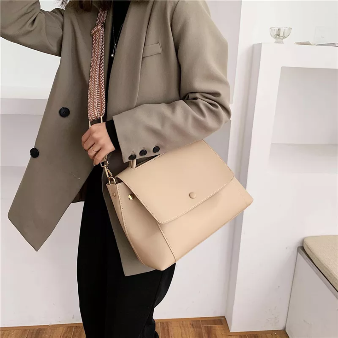Karen Messenger - Fashionable and Practical Shoulder Bag