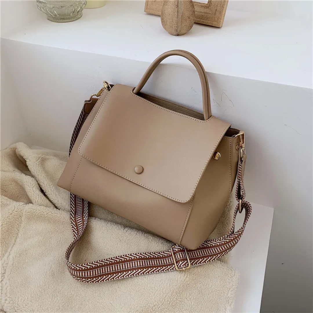 Karen Messenger - Fashionable and Practical Shoulder Bag