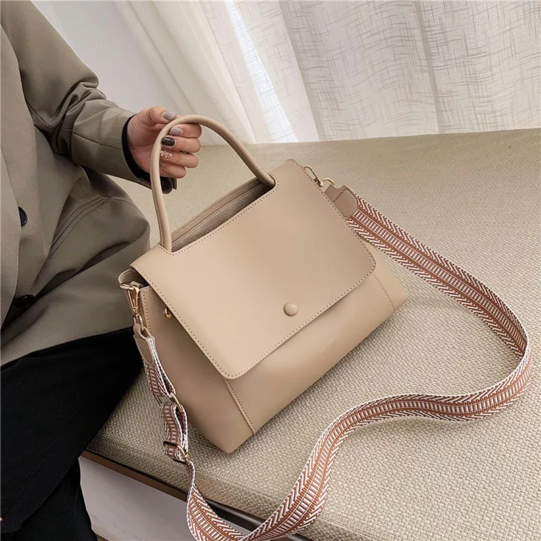 Karen Messenger - Fashionable and Practical Shoulder Bag