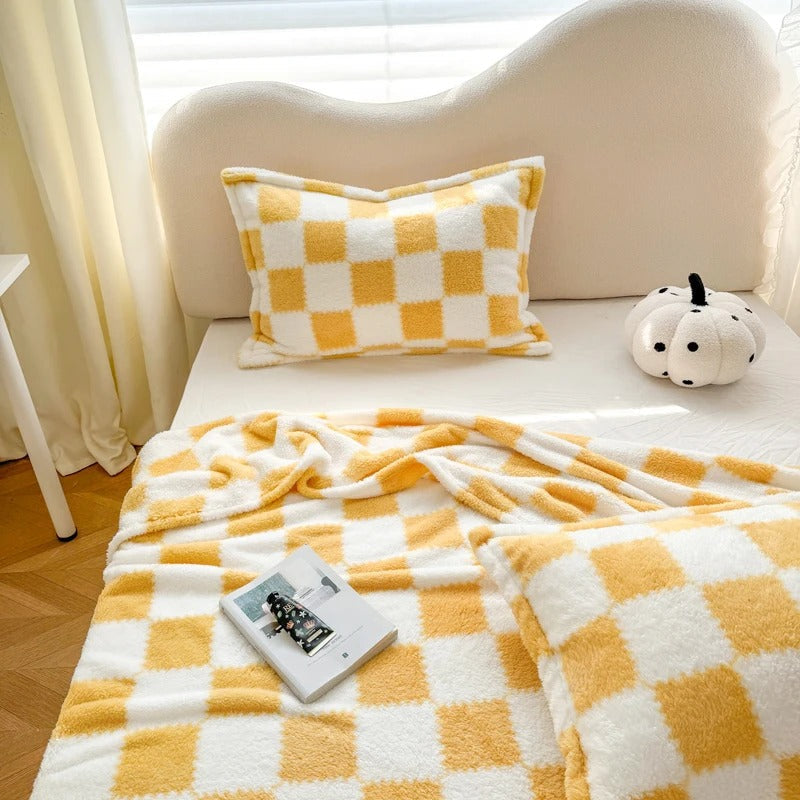 PandaComfort - Soft Fleece Blanket in Yellow and White