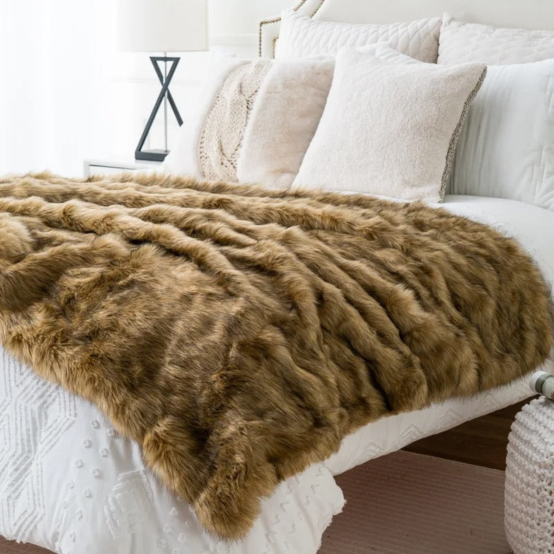 FauxFur Bliss – Luxurious Synthetic Fleece Blanket for Extra Comfort