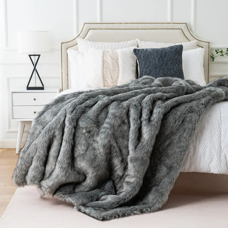FauxFur Bliss – Luxurious Synthetic Fleece Blanket for Extra Comfort