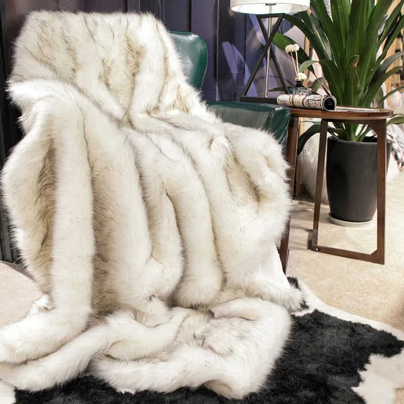 FauxFur Bliss – Luxurious Synthetic Fleece Blanket for Extra Comfort