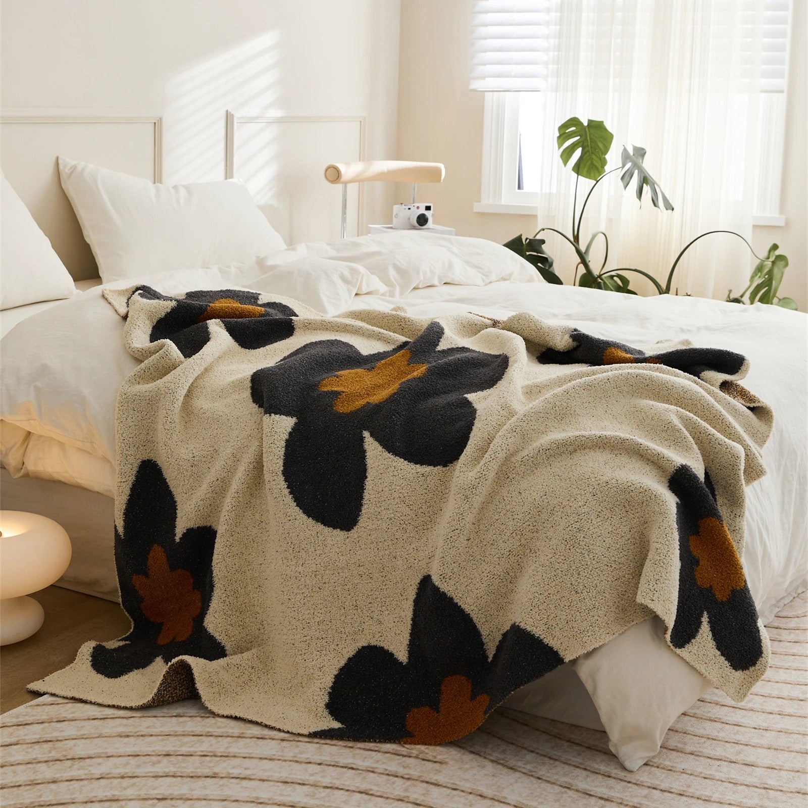 FloralSoft - Luxurious Microfiber Blanket for Ultimate Comfort