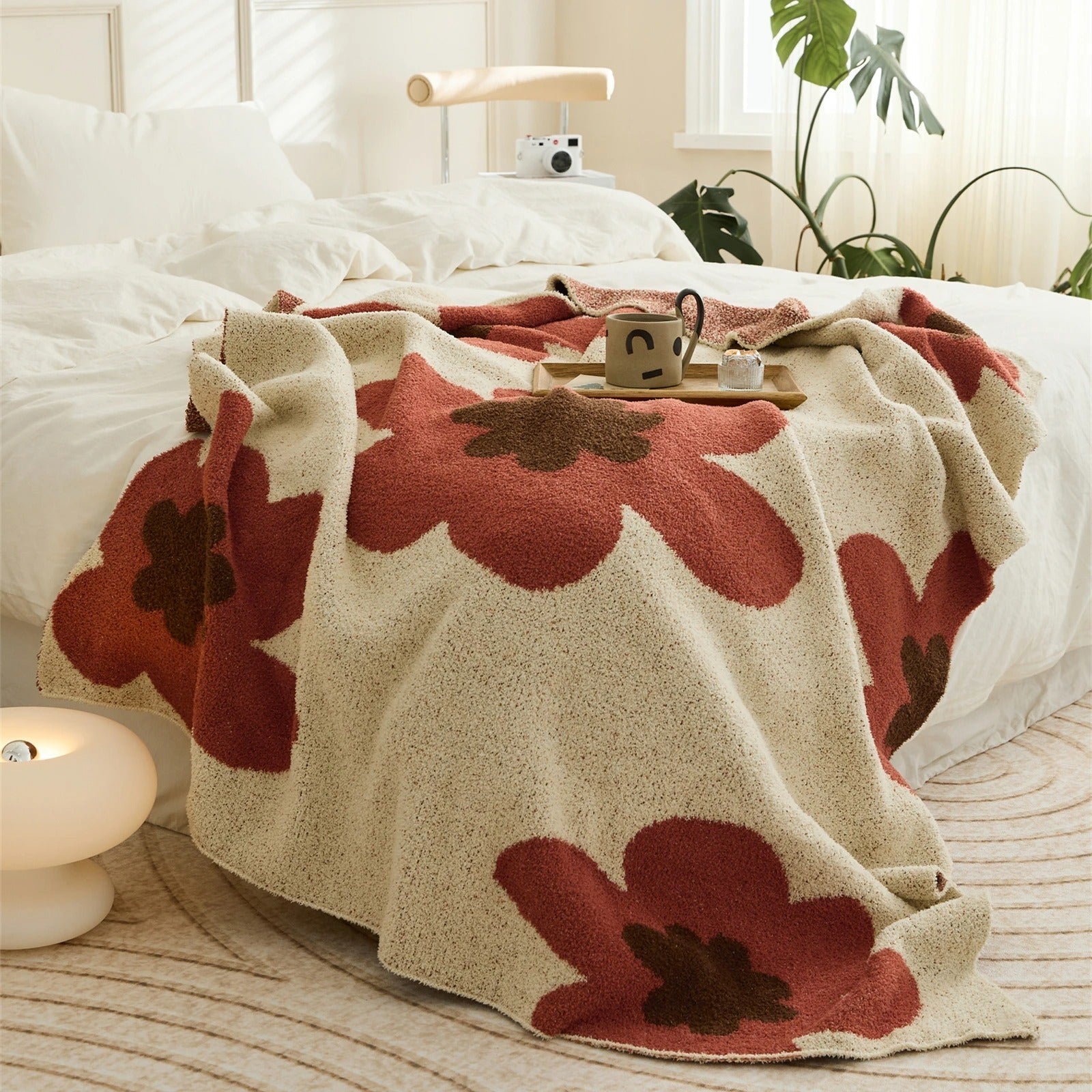 FloralSoft - Luxurious Microfiber Blanket for Ultimate Comfort