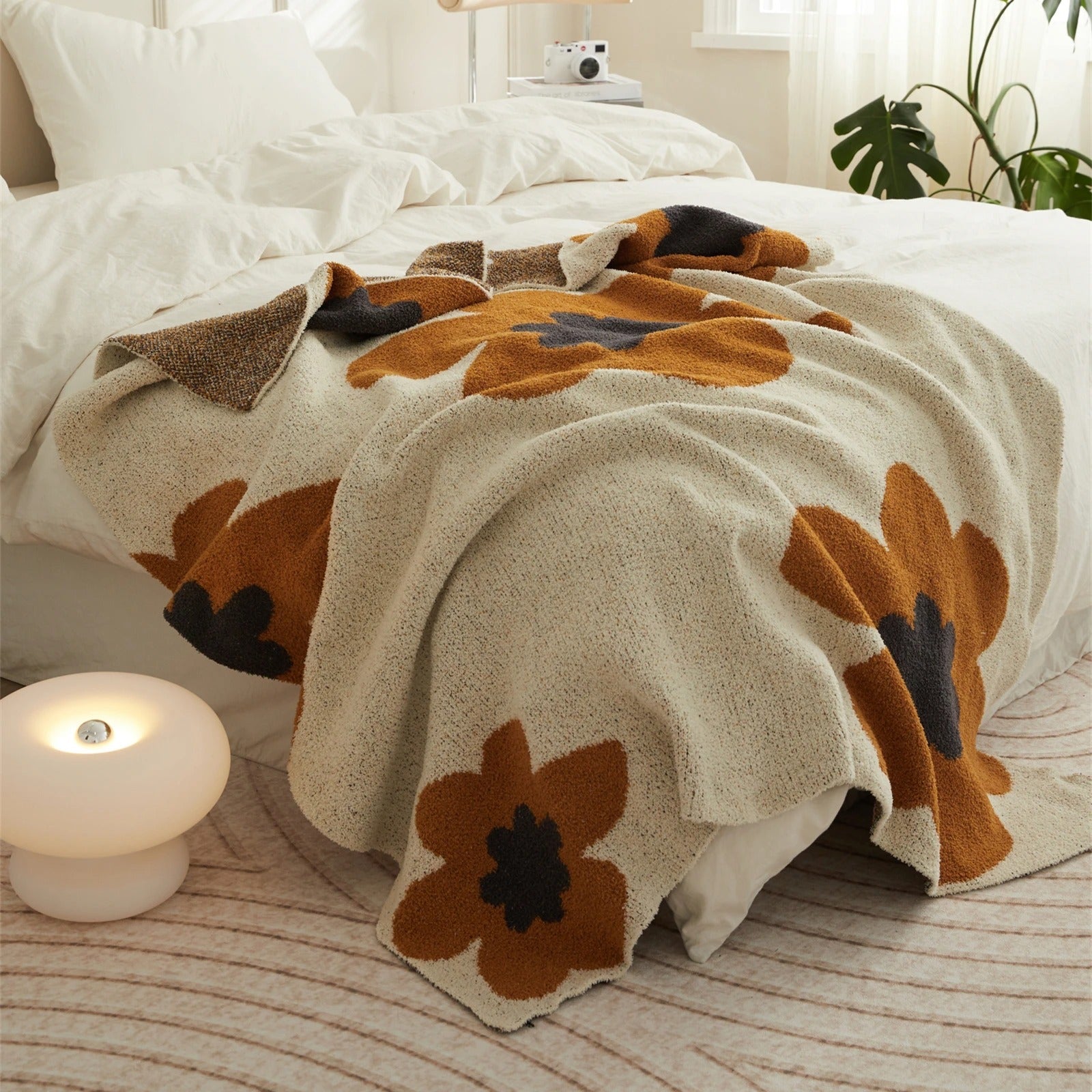 FloralSoft - Luxurious Microfiber Blanket for Ultimate Comfort