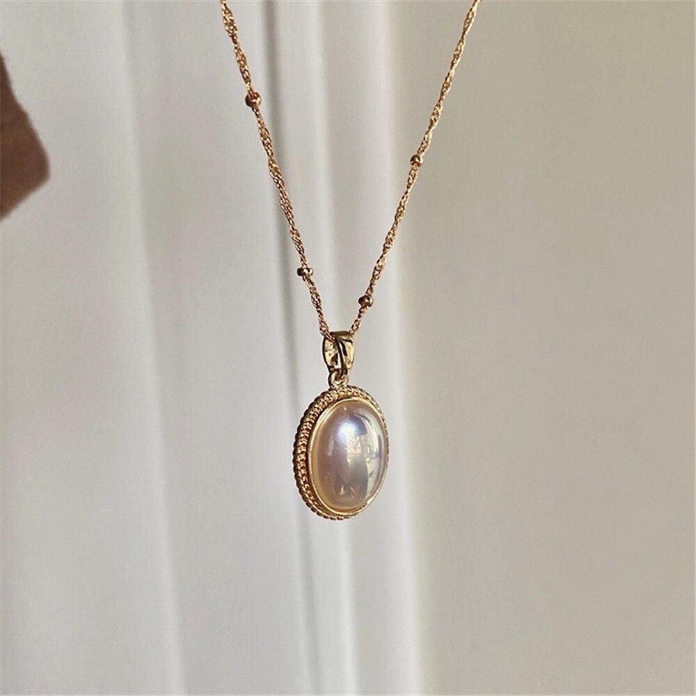 LuminaPearl Necklace - Elegant Gold Vintage Jewelry