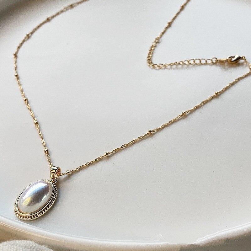 LuminaPearl Necklace - Elegant Gold Vintage Jewelry