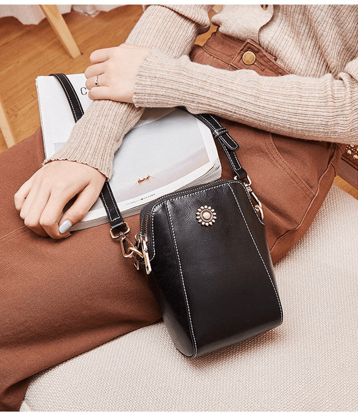 LeatherVibe - Elegant Leather Crossbody Bag