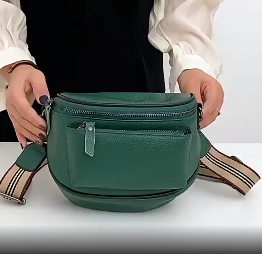 Classic Elegance Shoulder Bag - Timeless Design and Comfort