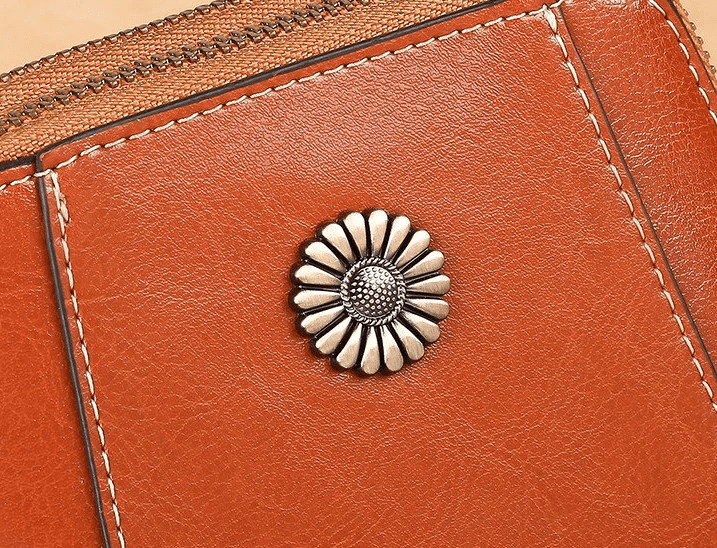 LeatherVibe - Elegant Leather Crossbody Bag