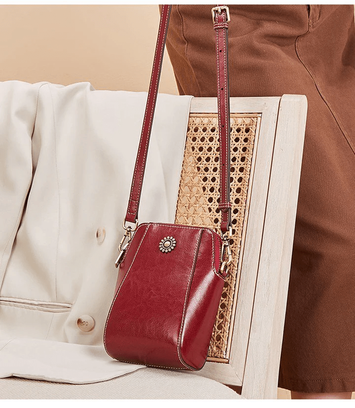 LeatherVibe - Elegant Leather Crossbody Bag