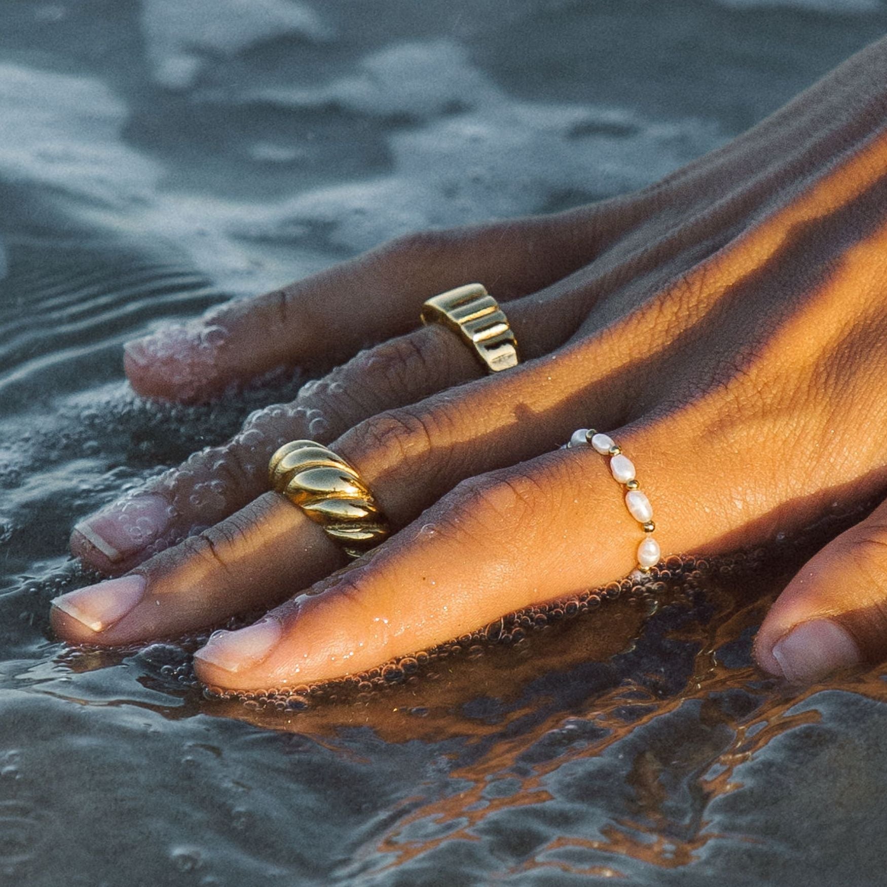 Elegant women's ring - the Isle collection