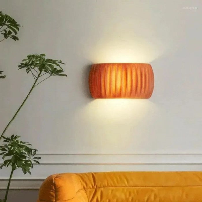 Luxe Art Deco Wall Lamp in Resin - Illuminate your Interior