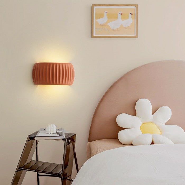 Luxe Art Deco Wall Lamp in Resin - Illuminate your Interior