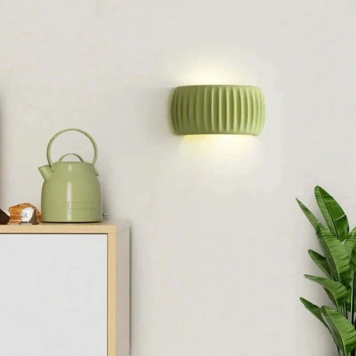Luxe Art Deco Wall Lamp in Resin - Illuminate your Interior