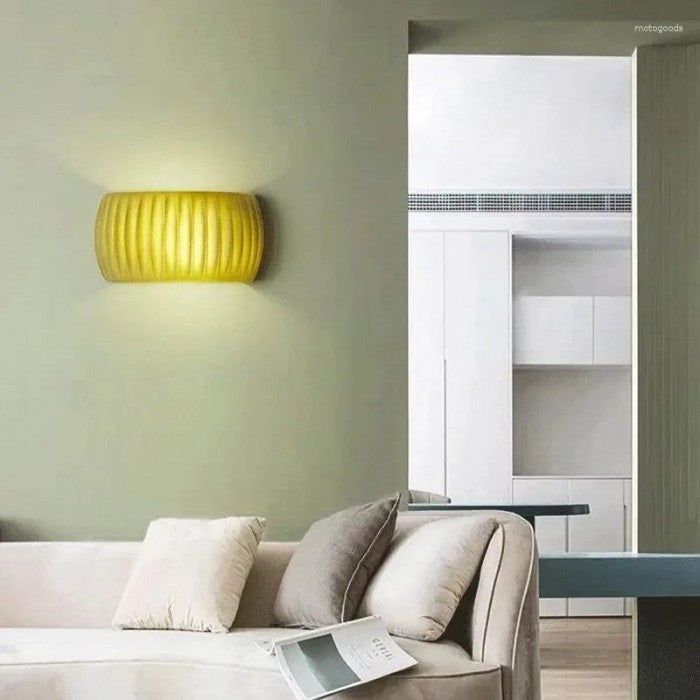Luxe Art Deco Wall Lamp in Resin - Illuminate your Interior