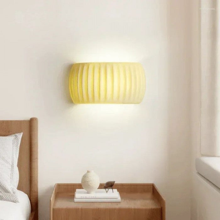 Luxe Art Deco Wall Lamp in Resin - Illuminate your Interior