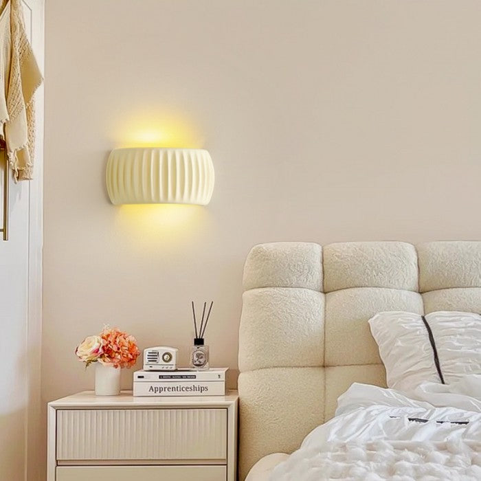 Luxe Art Deco Wall Lamp in Resin - Illuminate your Interior