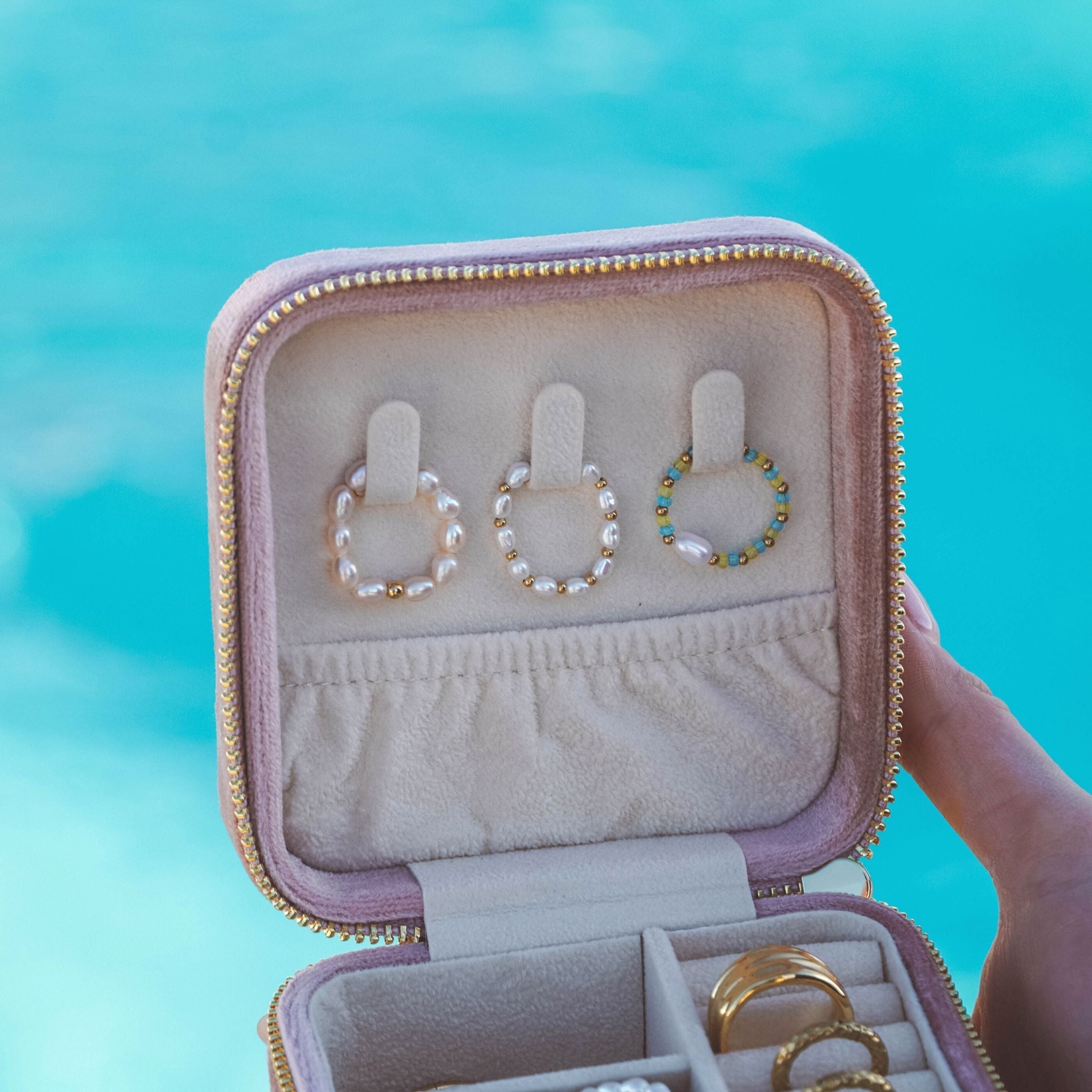 Elegant women's ring - the Isle collection