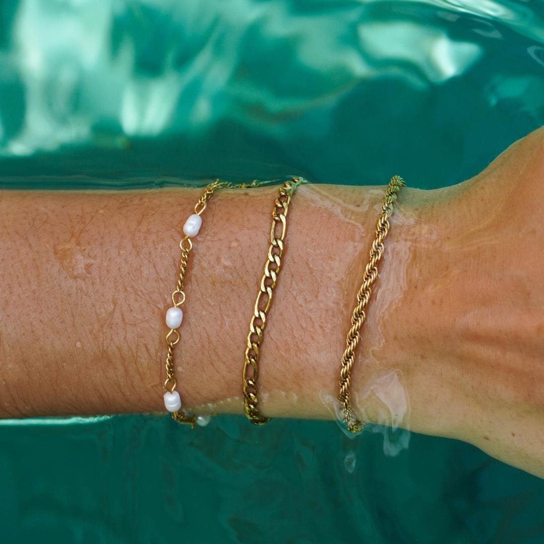 Elegant Amara Armband med Strålande Sötvattenspärlor
