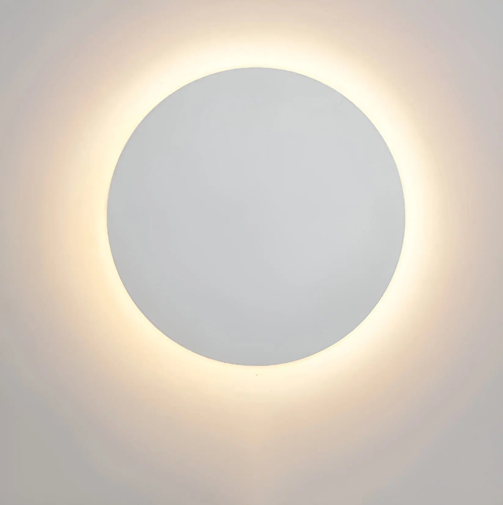 Stylish lighting: Luxurious LED wall lamp with elegant acrylic and touch control