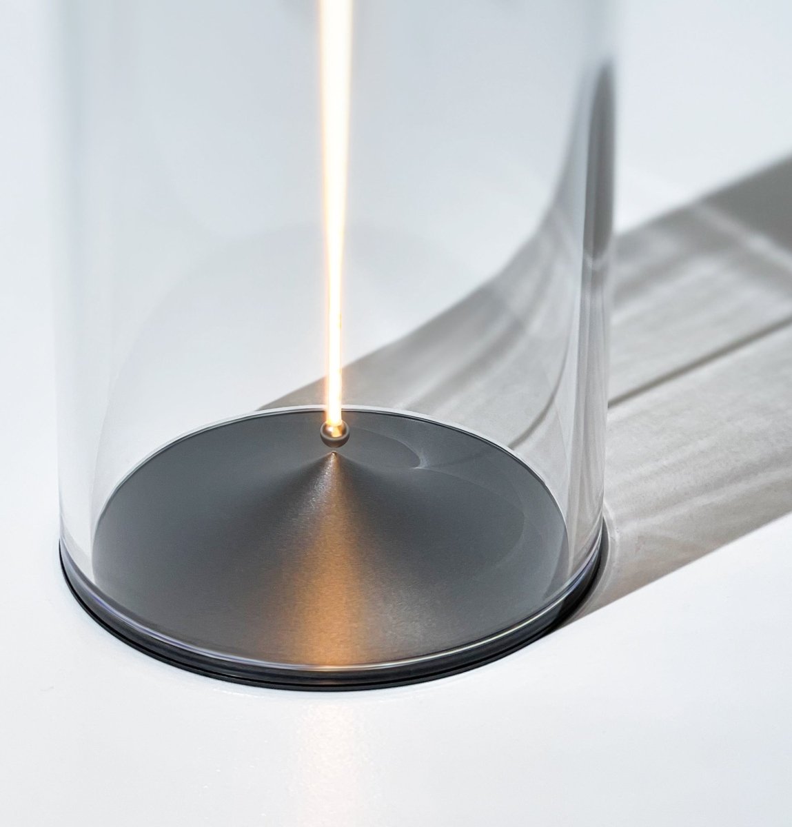 Shine - Elegant Wireless Table Lamp with Dimmable Lighting