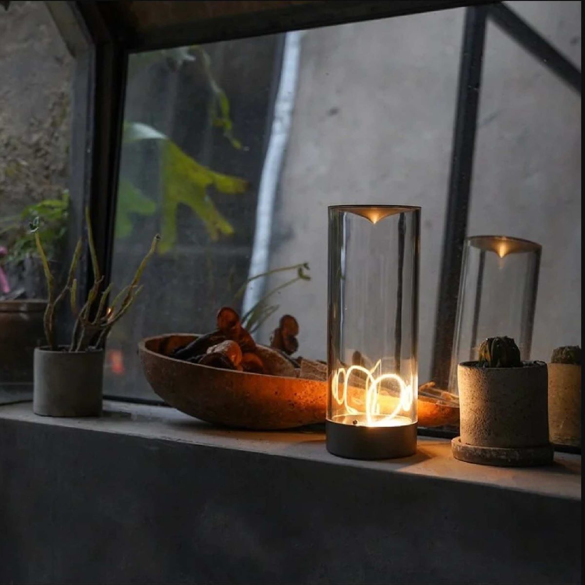 Shine - Elegant Wireless Table Lamp with Dimmable Lighting